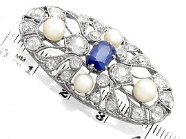 size of sapphire brooch