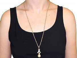 Gold South Sea Pearl Necklace Wearing
