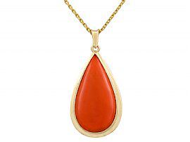 Vintage Coral Pendant in Gold