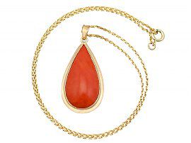 Vintage Coral Pendant in Yellow Gold