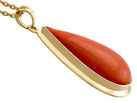 Coral Pendant in Gold Vintage