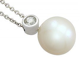 vintage single pearl pendant