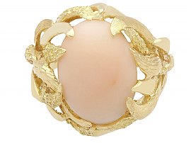 Vintage Coral Ring in 18k Gold