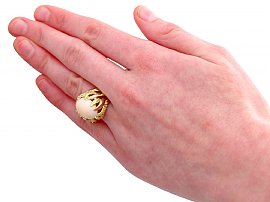 Vintage Coral Ring in 18k Gold