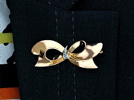 vintage gold bow brooch