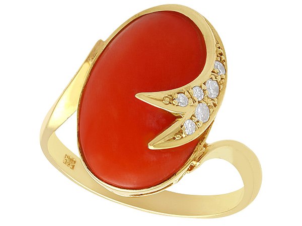 Vintage Coral Ring in Gold