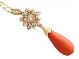 Yellow Gold and Coral Pendant Reverse