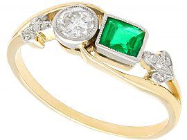 0.30 ct Emerald and 0.22 ct Diamond, 14 ct Yellow Gold Twist Ring - Antique Circa 1920