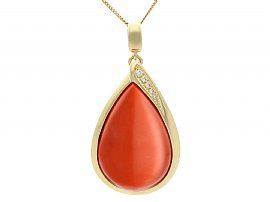 Coral and Yellow Gold Pendant 