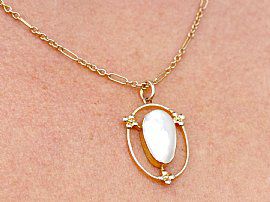 Antique Blister Pearl Pendant Neck Wearing