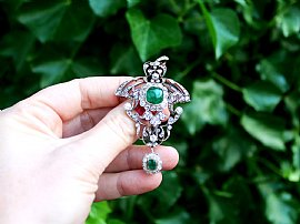 1900s Emerald Pendant Necklace Outside 