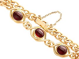 Garnet Bracelet in Gold