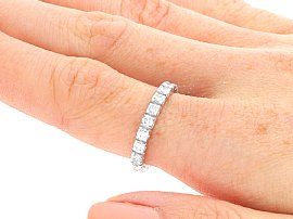 Close Up 4 Claw Set Eternity Ring 