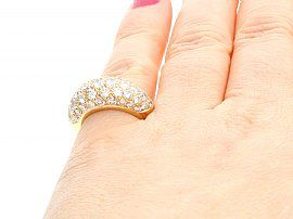 Vintage 18ct Gold Diamond Ring wearing