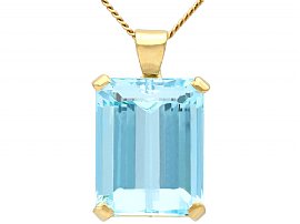 18.93 ct Aquamarine and 18 ct Yellow Gold Pendant - Vintage and Contemporary