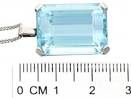 emerald cut aquamarine pendant in platinum