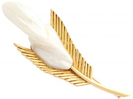 Mississippi River Pearl and 18 ct Yellow Gold Feather Brooch - Vintage French Circa 1950