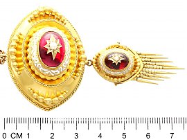  Antique Garnet Pendant in Yellow Gold Size