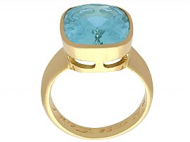 Vintage Aquamarine and Gold Ring Detail