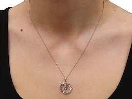 Circular Diamond Pendant Antique Wearing Image