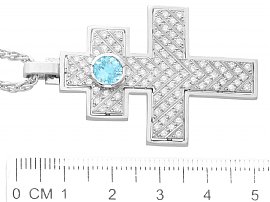 Pendant with Aquamarine and Diamonds