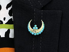 Antique Turquoise Brooch Wearing Image
