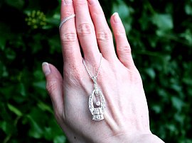 Art Deco diamond pendant in platinum