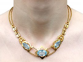 19th Century Aquamarine Necklace Wearing Image