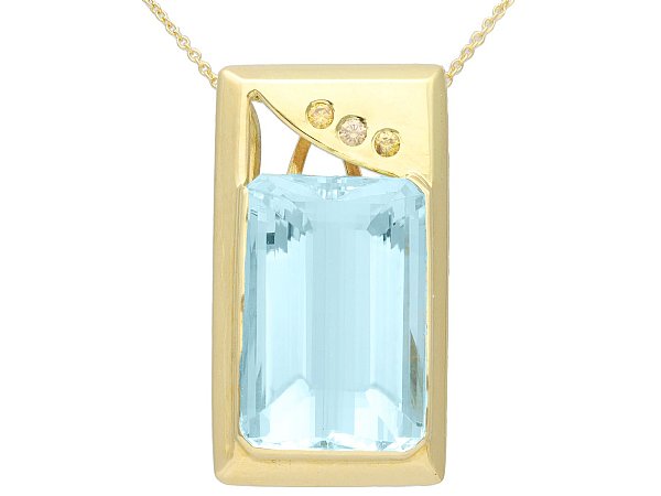 Aquamarine and Diamond Pendant in 14k Yellow Gold