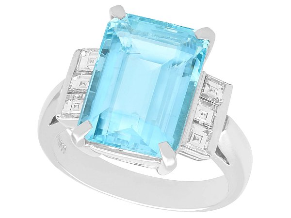 Aquamarine Ring with Diamond Accents