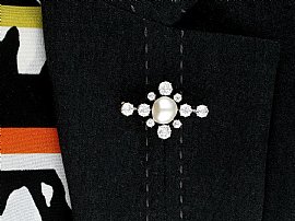 Victorian Pearl Brooch Wearing 