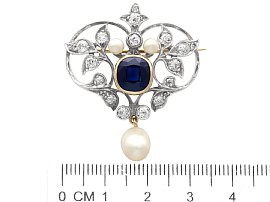 Antique Sapphire Pendant in Yellow Gold