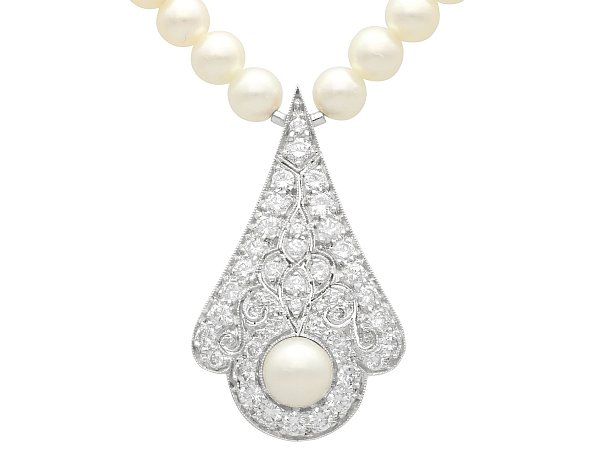 Pearl Strand Necklace with Pendant
