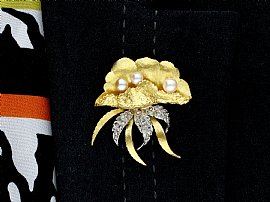 Wearing Image for Oyster Shell Brooch with Pearls Gold