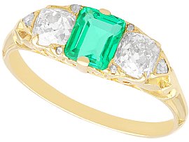 0.64ct Emerald and Diamond Ring in Yellow Gold - Antique