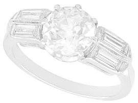 Antique Solitaire Diamond Ring with Baguettes in 14 ct White Gold