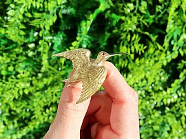 Vintage Bird Brooch in Gold Natural light