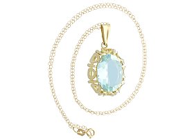 Pendant in Yellow Gold with Aquamarines