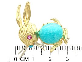 Gemstone Rabbit Brooch in Gold Size
