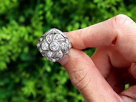 1920's Art Deco Diamond Ring in Platinum for Sale Outside
