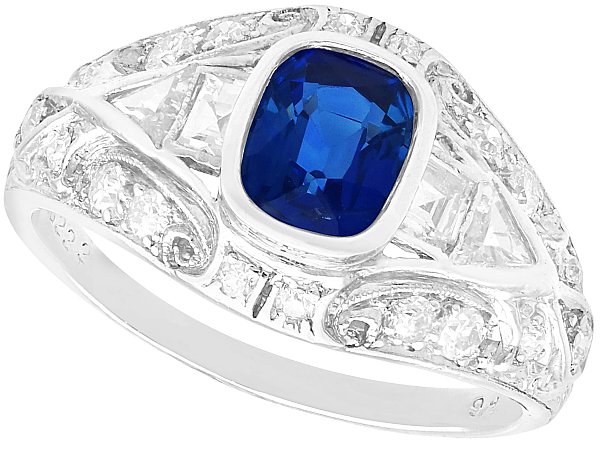 1980s Blue sapphire and Diamond Ring in Platinum