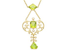 Victorian 9.32ct Peridot and Seed Pearl Necklace in 15ct Yellow Gold