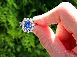 2 carat Oval Sapphire and Diamond Ring for Sale Outside