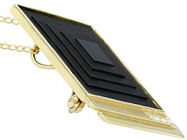 Vintage Black Onyx Brooch in Gold for Sale