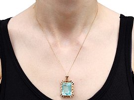 Aquamarine Gold Pendant Necklace UK Wearing