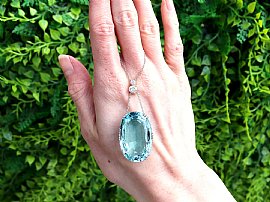Oval Aquamarine Pendant Necklace in Gold Outside