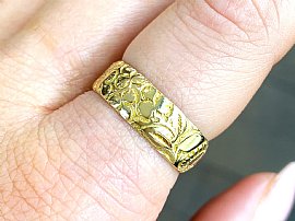 Victorian Wedding Band in Gold