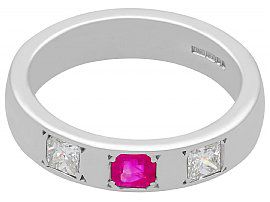 Diamond and Ruby Ring in 18 ct White Gold Contemporary 