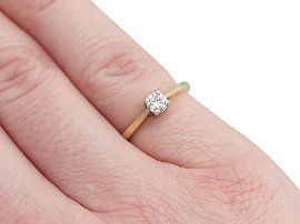 Vintage 18 ct Yellow Gold Solitaire Ring on Finger